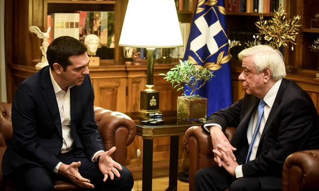 Τσίπρας σε Παυλόπουλο για το Σκοπιανό: Επιδιώκουμε μία λύση που θα αντέξει στο χρόνο